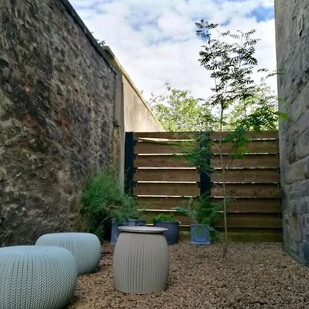 Central Mezzanine Apartment In Historic School Edinburgh Exterior photo