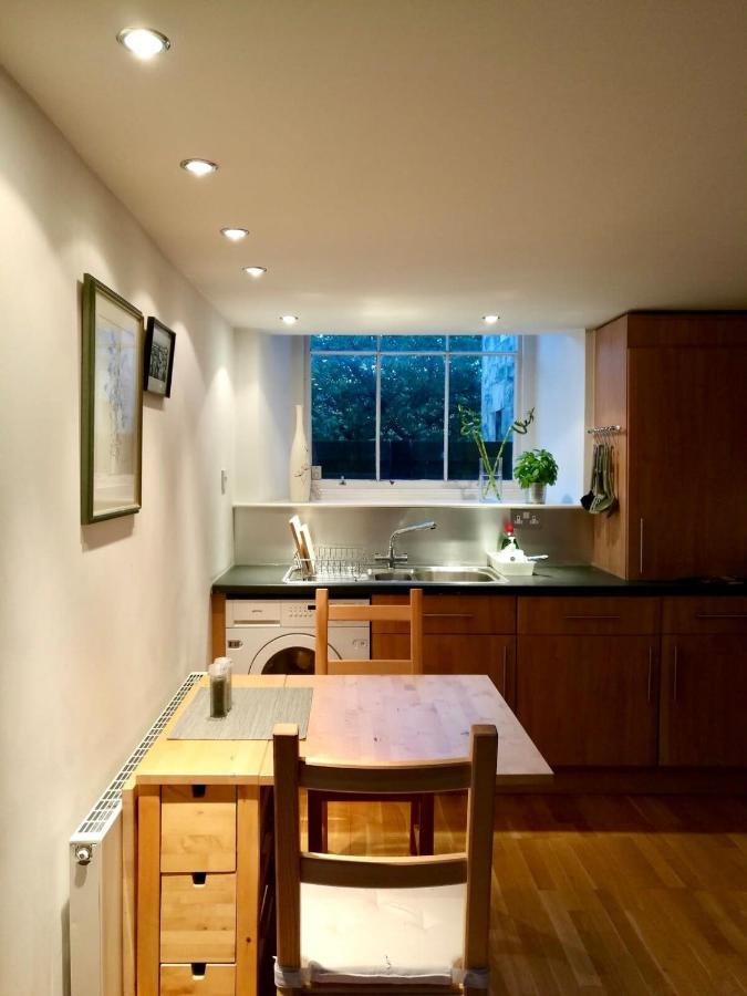 Central Mezzanine Apartment In Historic School Edinburgh Exterior photo