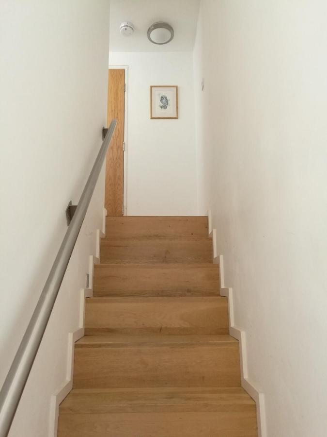 Central Mezzanine Apartment In Historic School Edinburgh Exterior photo