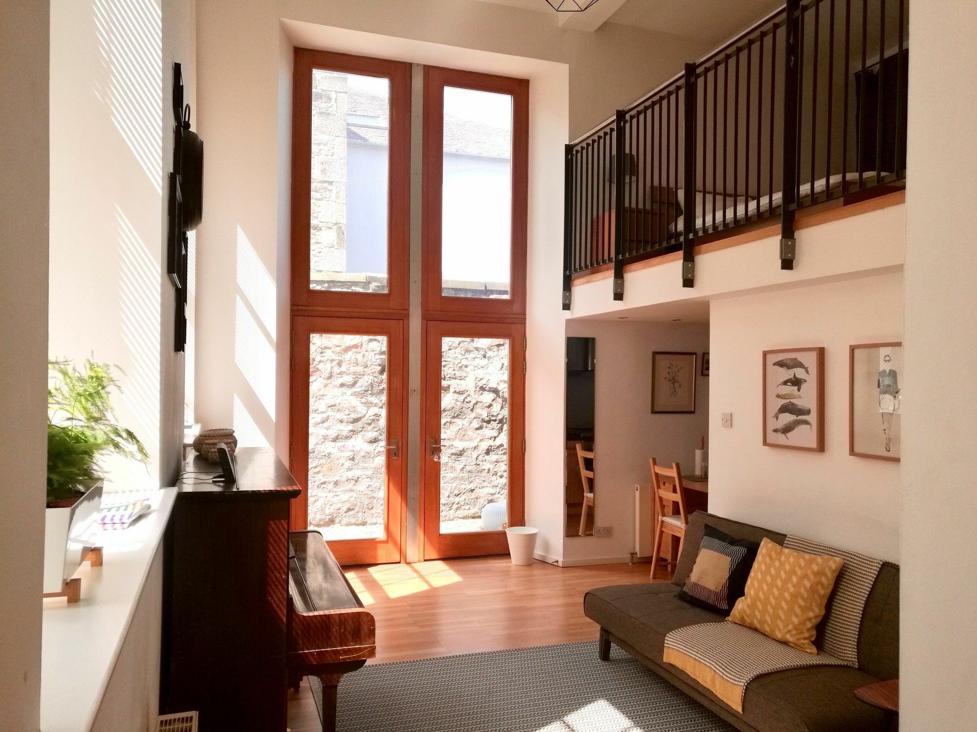 Central Mezzanine Apartment In Historic School Edinburgh Exterior photo