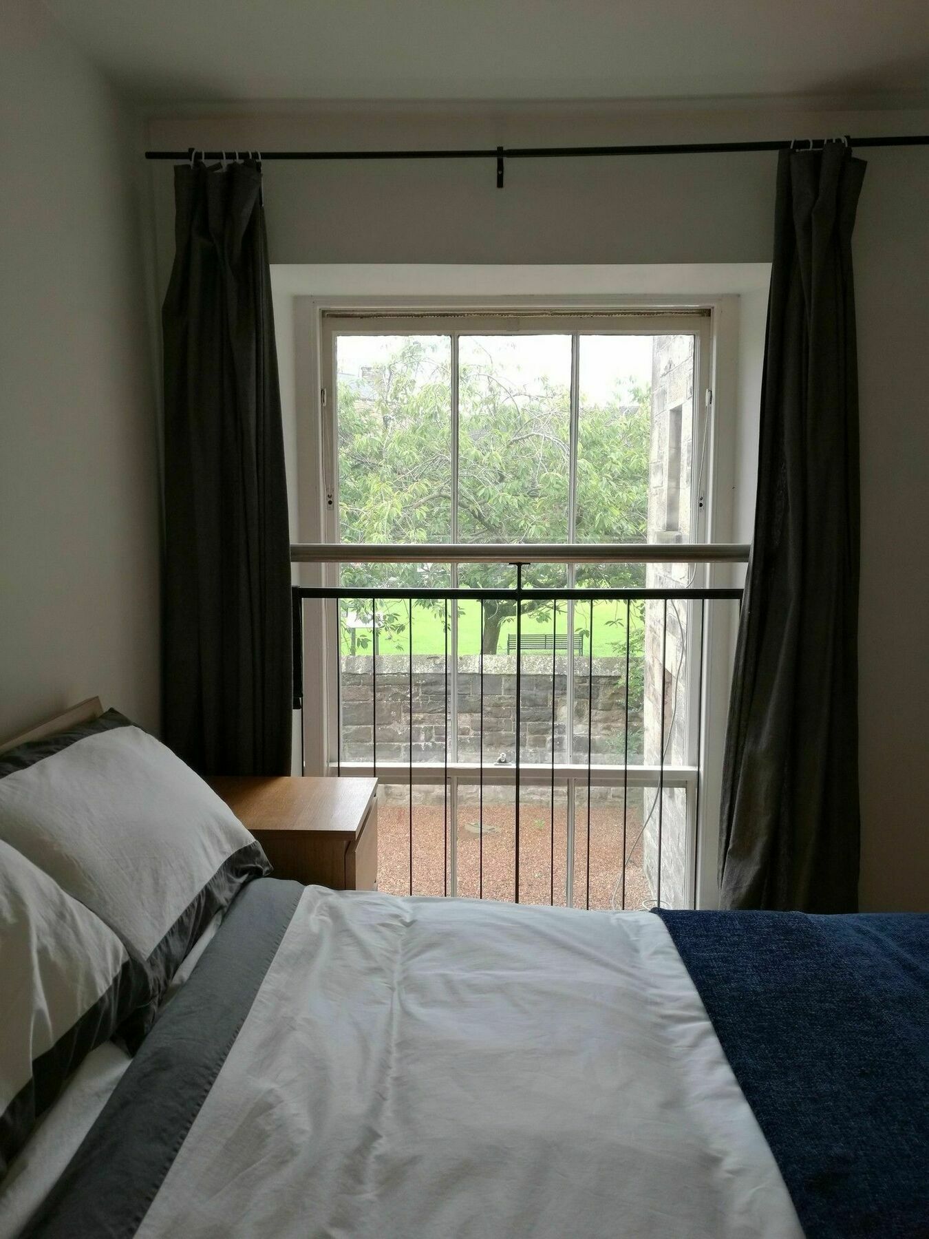 Central Mezzanine Apartment In Historic School Edinburgh Exterior photo